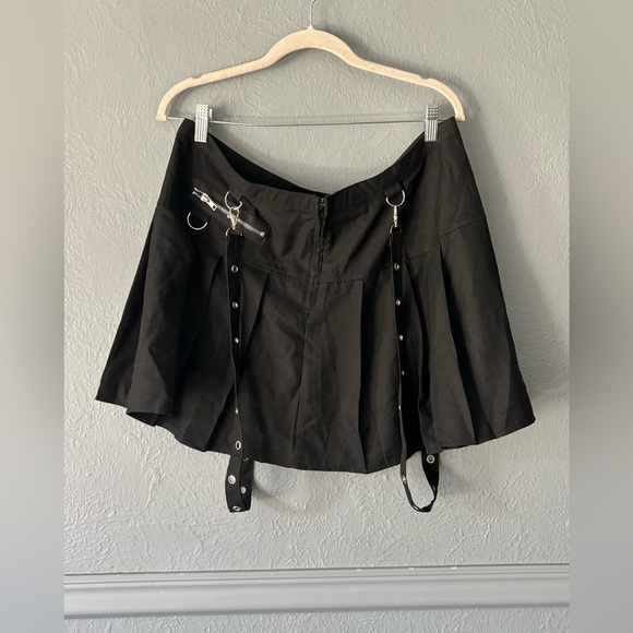Social Collision | Hot Topic | Black Skirt | Grommet Straps | XL 🖤🕸️ - Picture 1 of 9